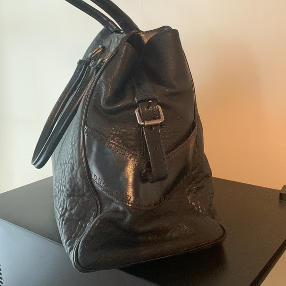 Fendi black leather bag used great condition beautiful leather. - Picture 6 of 16